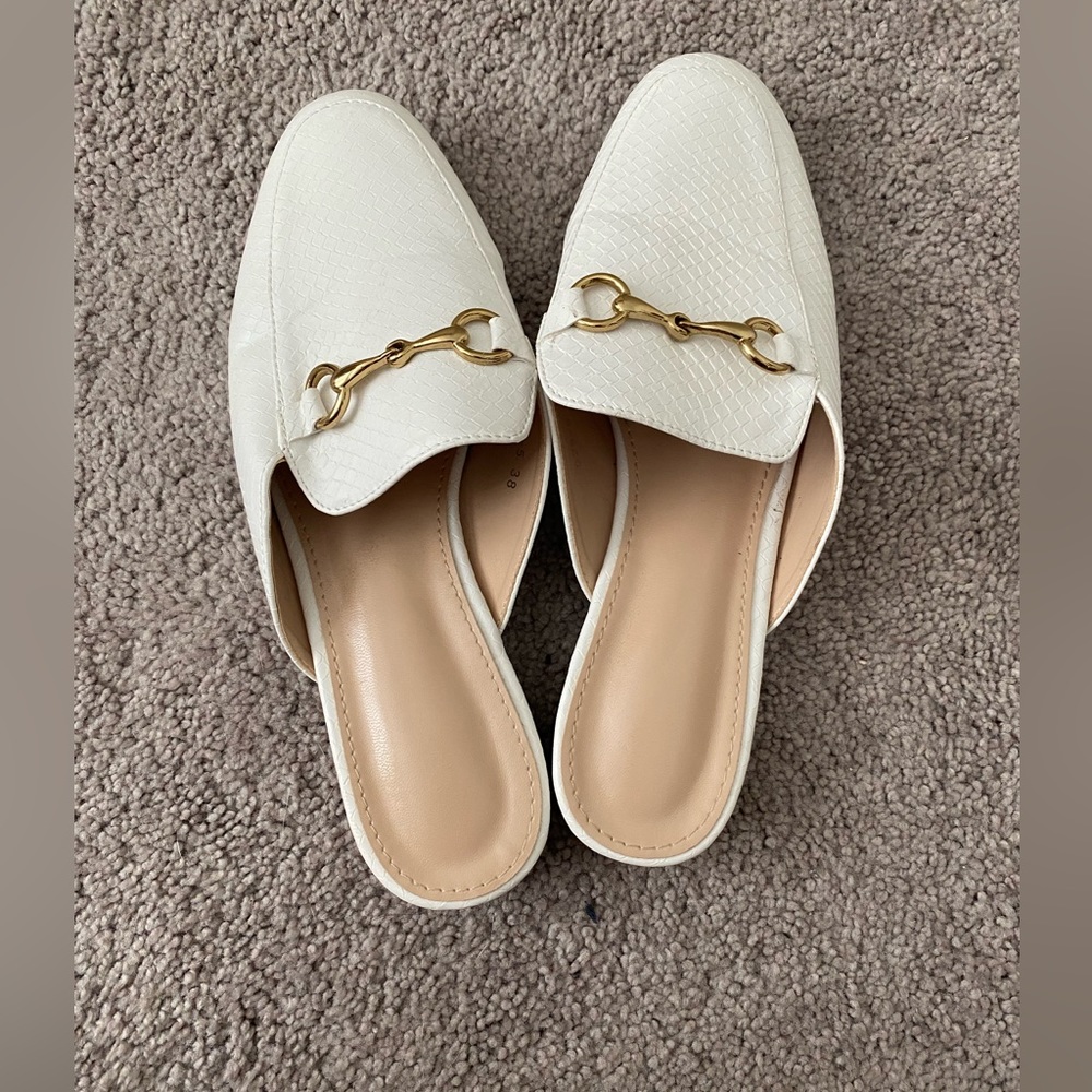 White SHEIN loafer flats / mule style flats / slip on / size 7 / office flats